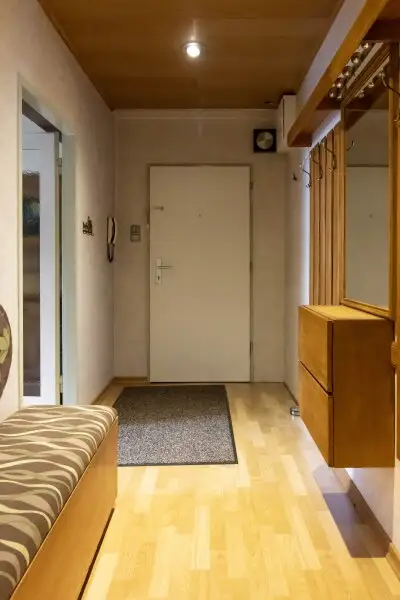 Loggiawohnung Nähe Quellenstraße - Wärmedämmung und niedrige Haus - BK