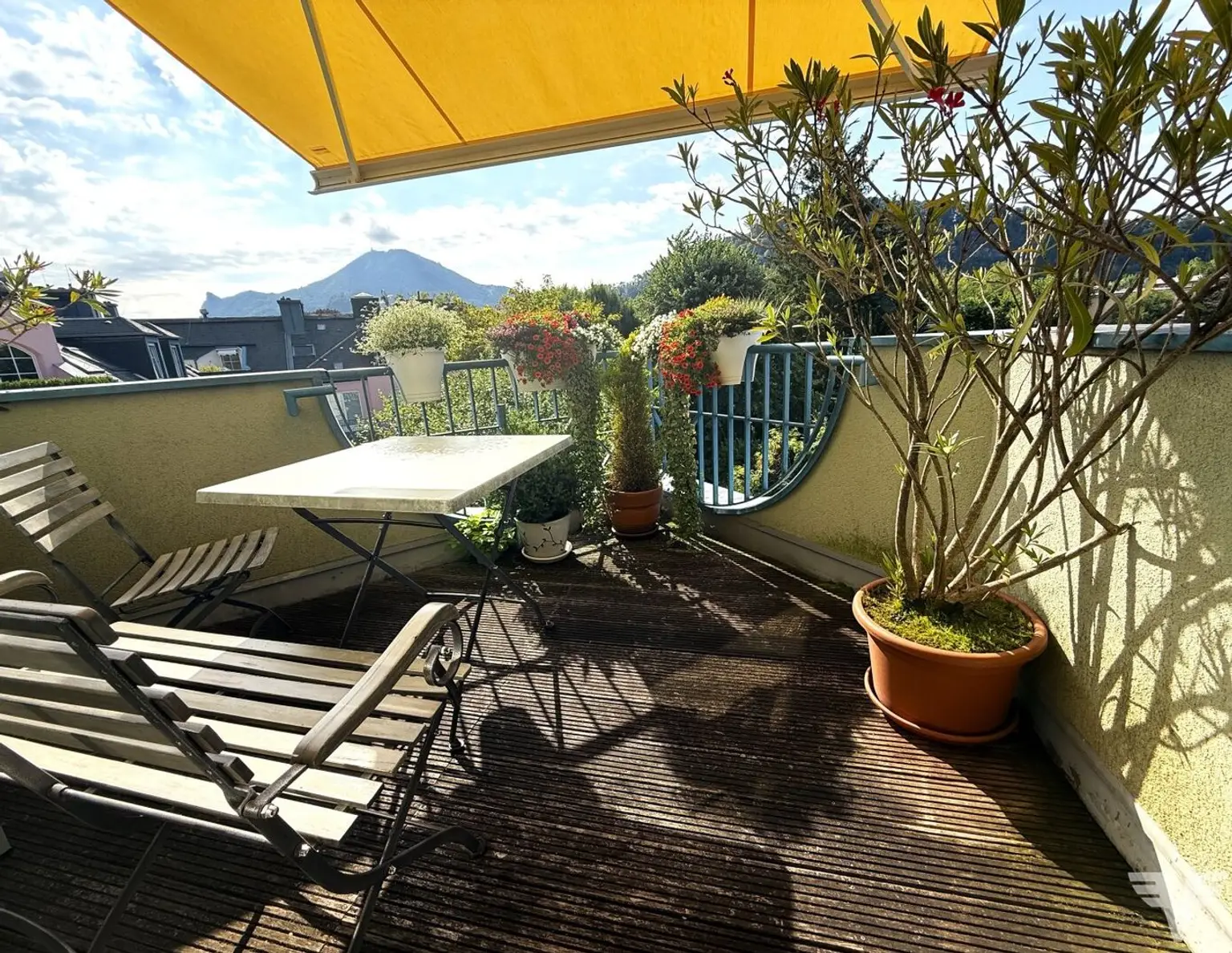 2-Zimmer-Wohnung mit Dachterrasse und traumhafter Aussicht!