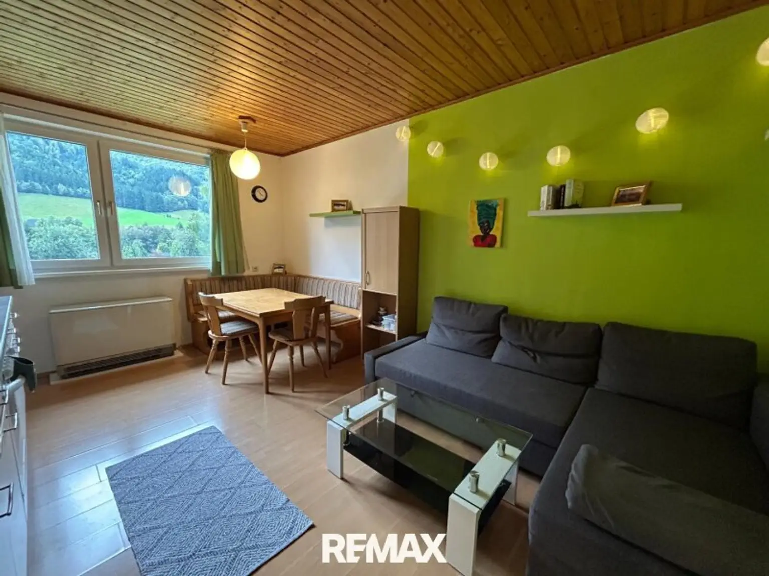 Küche mit Wohn-Essbereich