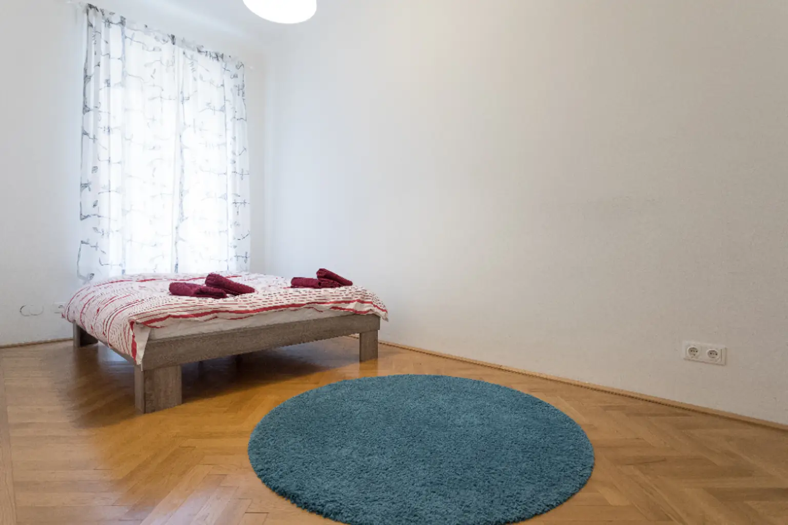 Stilvolle 3-Zimmer-Altbauwohnung in zentraler Lage im 5. Bezirk – möbliert