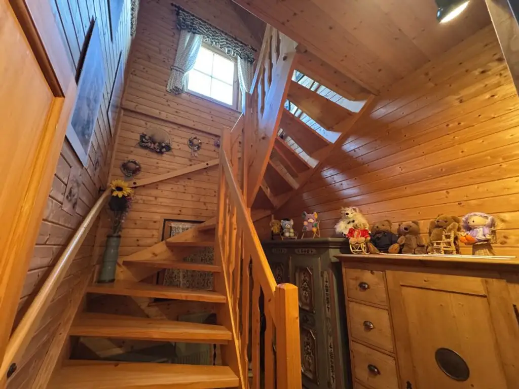 Sonniges Blockhaus mit Pool, Balkon & Gartenidylle in Sollenau