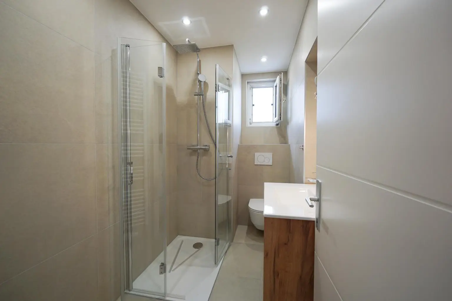 ERSTBEZUG NACH GENERALSANIERUNG – 3-Zimmer-Mietwohnung mit Balkon, Keller & Garage