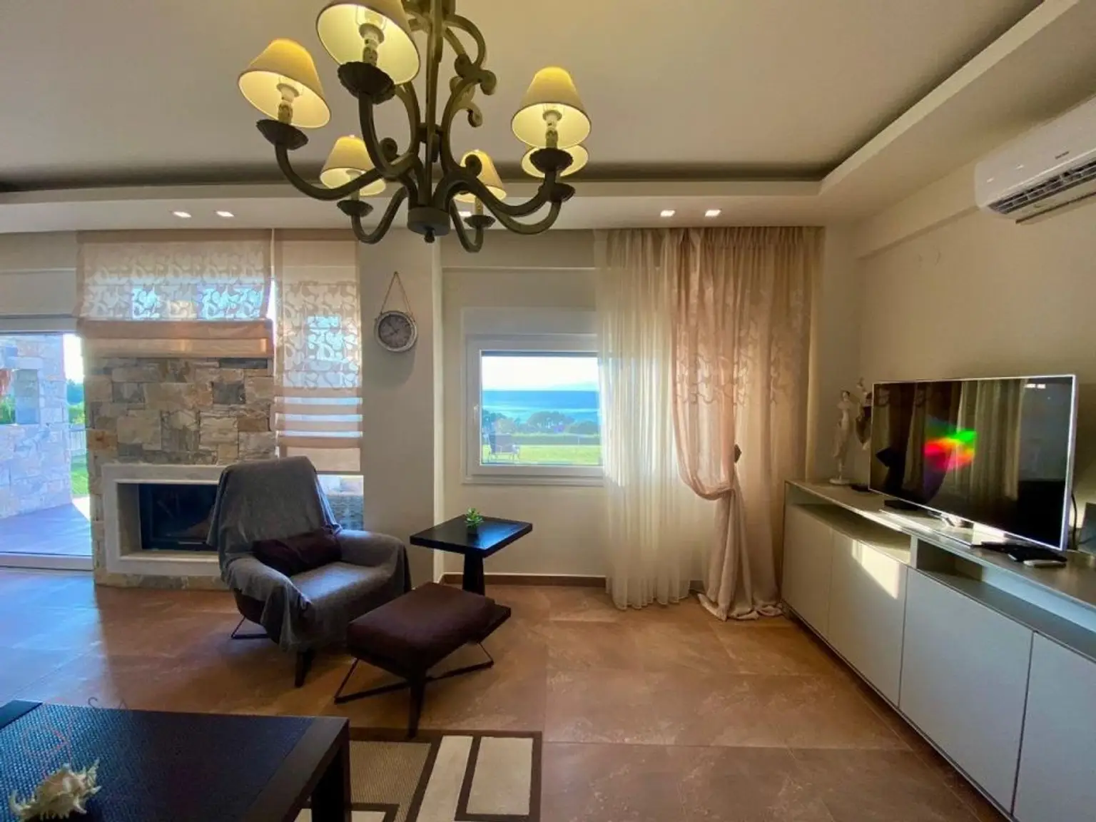 Pefkochori – Stilvolle Maisonette auf großem Grundstück nur wenige Schritte vom Strand
