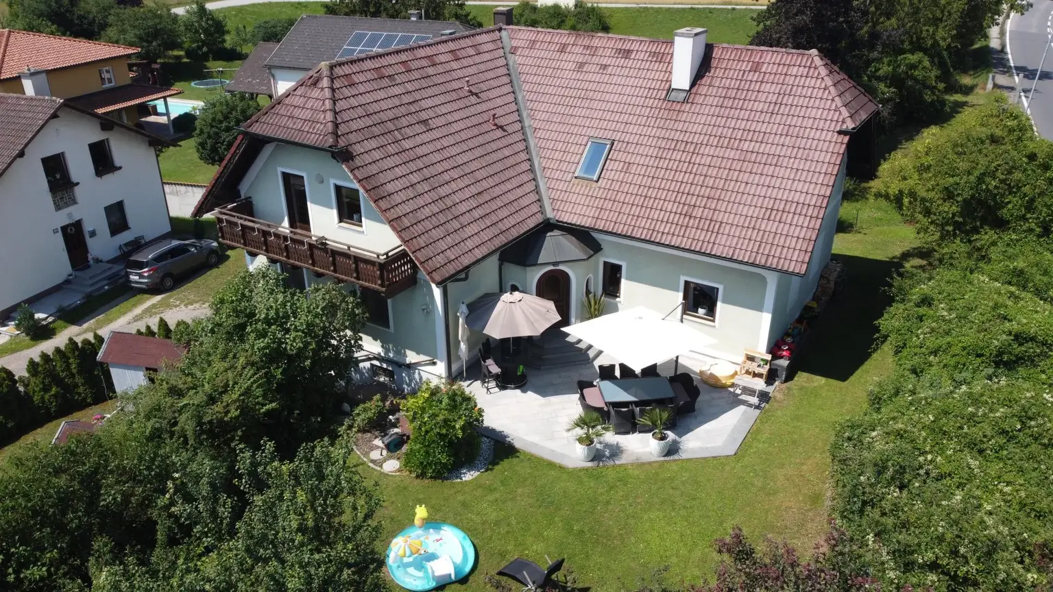 Großzügiges Wohnhaus mit zwei Wohneinheiten