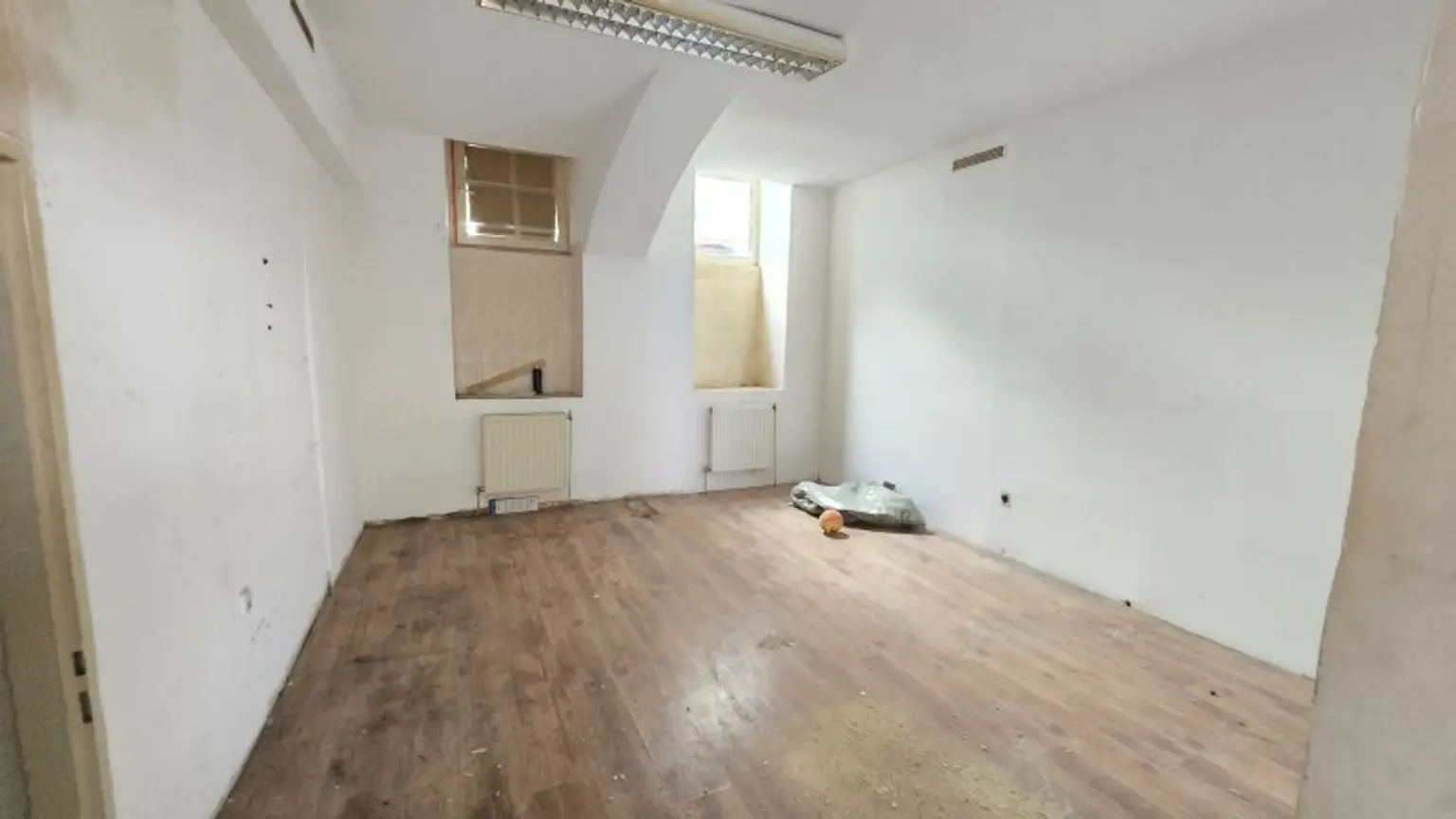 Schöne Geschäftslokal, Gewerbeimmobilien, Souterrain