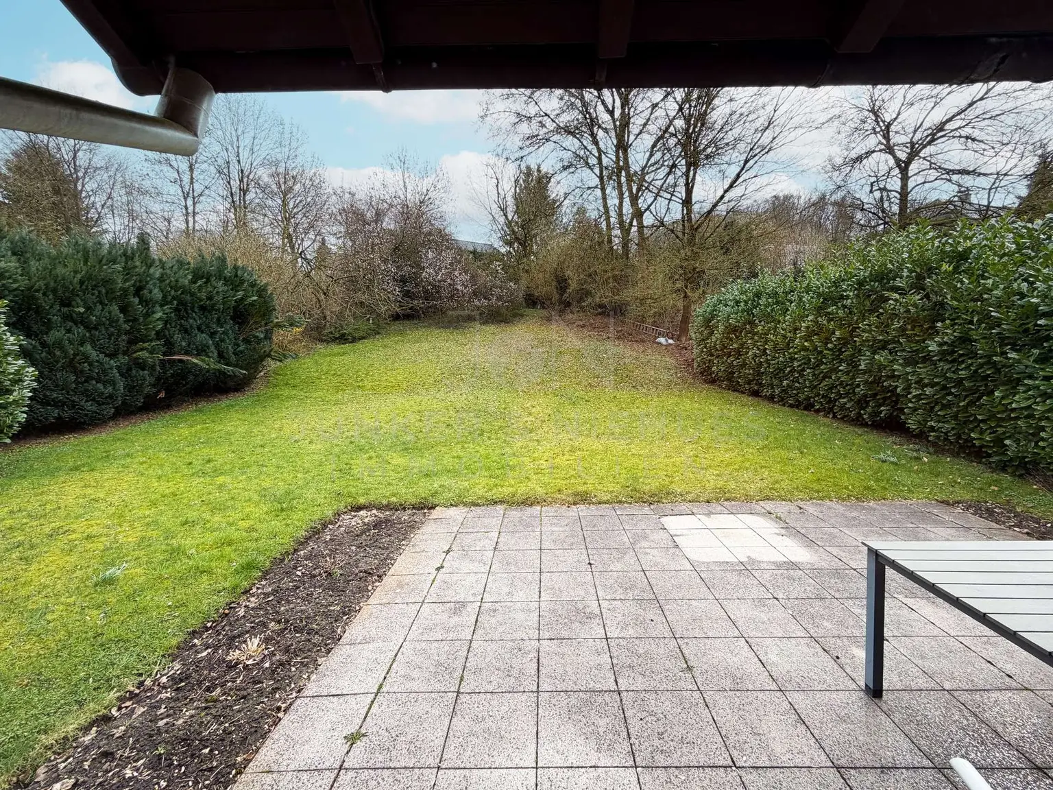 Terrasse und Garten EG