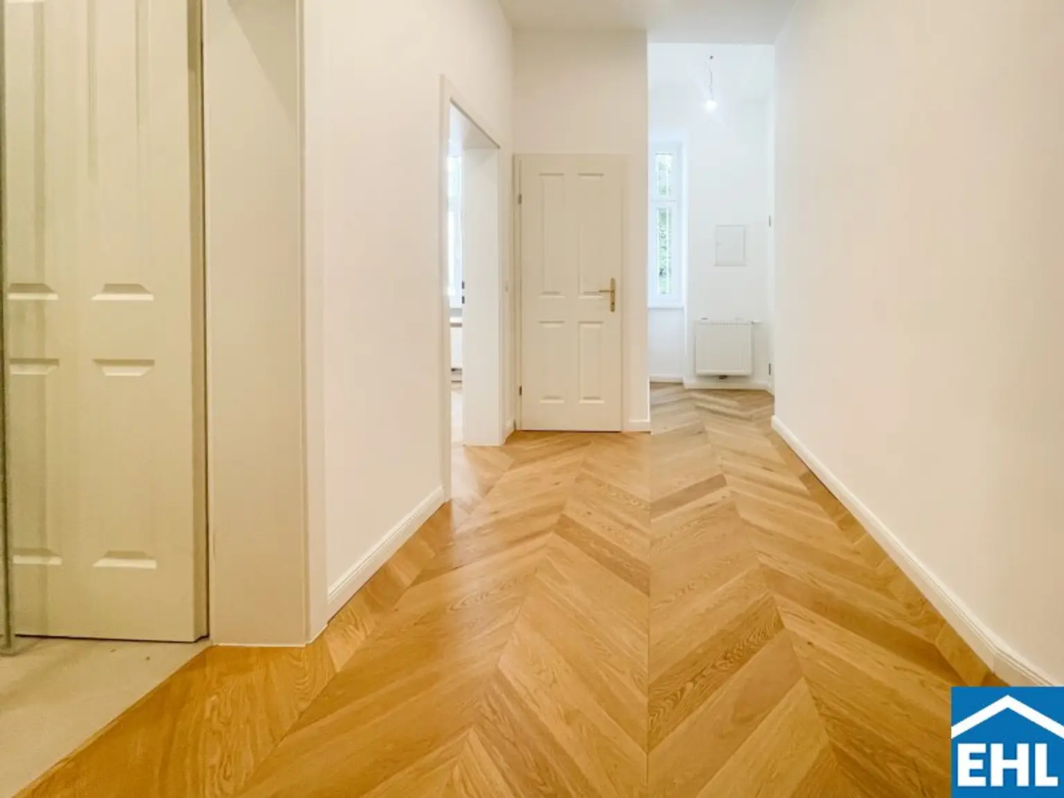 Sanierte 2-Zimmer-Altbauwohnung mit separater Küche Nähe Augarten