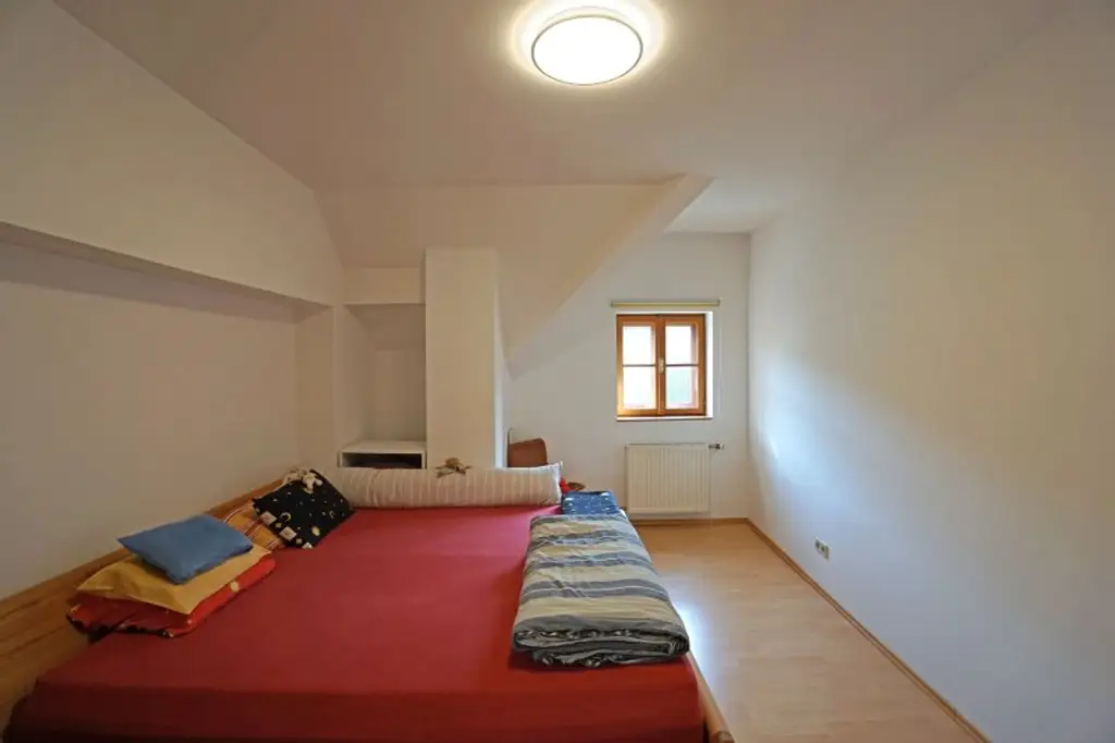 Großzügige 6-Zimmer-Wohnung im charmanten „Adlerhof“ - inkl. Eigengarten und Stellplatz