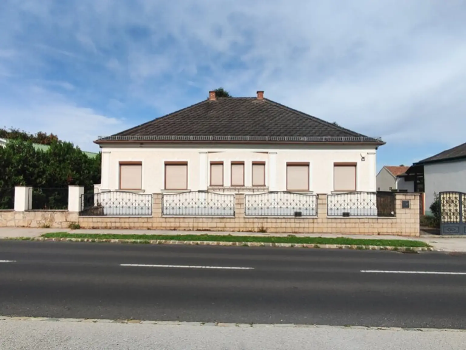 Einfamilienhaus auf großem Grundstück in Siegendorf! Sanierungsbedarf!