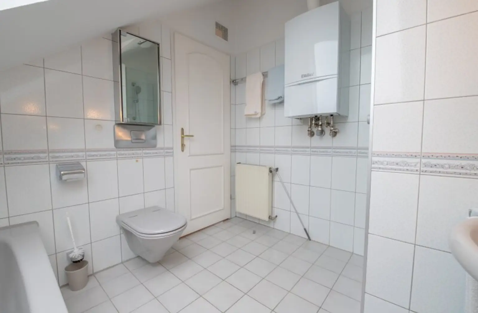 *** Dachgeschoss – Maisonettewohnung mit Garage am Naschmarkt ***