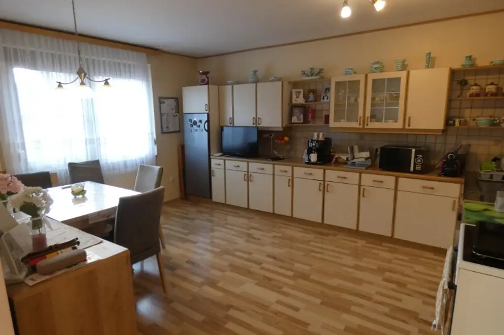 TOP GEPFLEGTES WOHNHAUS MIT GARTEN NATURNAH