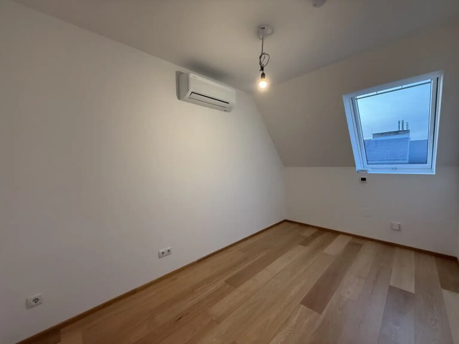 Traumhafte DG-Wohnung in 1020 Wien: 4 Zimmer, vollsaniert, Loggia & Luxusausstattung!