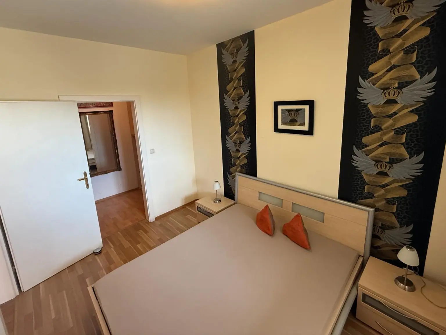Schlafzimmer mit begehbarer Gardarobe