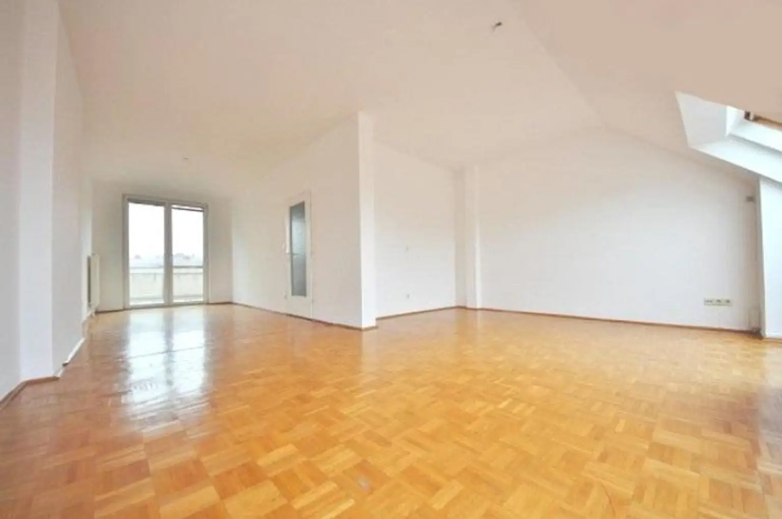 sonnige Dachgeschosswohnung mit Terrasse ~ Unter St.Veit in Hietzing ~ 3 Zimmer