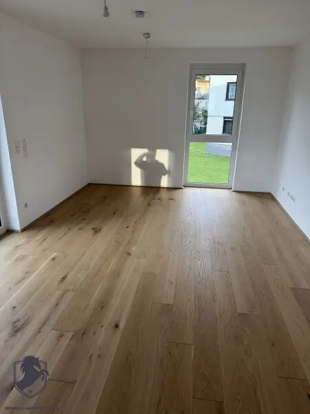 Moderne 3-Zimmer-Wohnung im 1. Stock – Neubau mit Balkon & 2 Parkplätzen