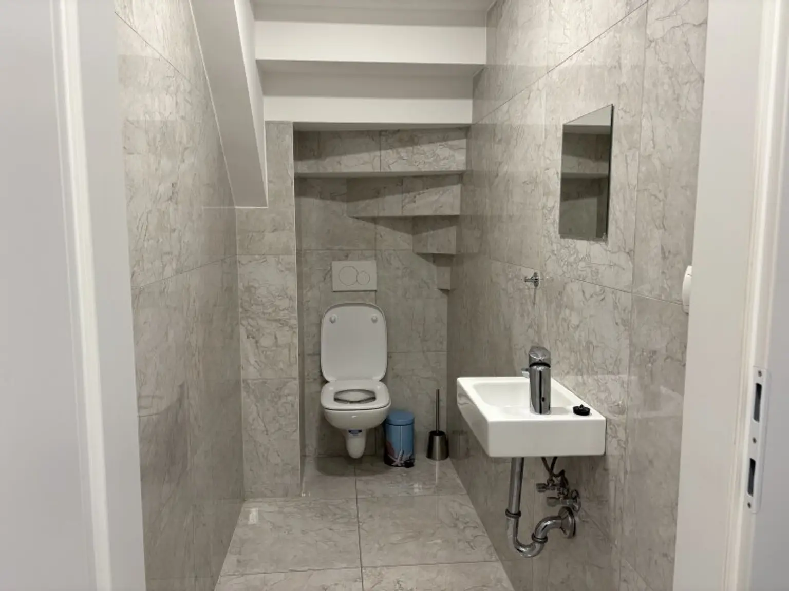 Exklusive Dachgeschoss-Wohnung: 4 Zimmer & 3 Terrassen (Heizkosten inkl.)