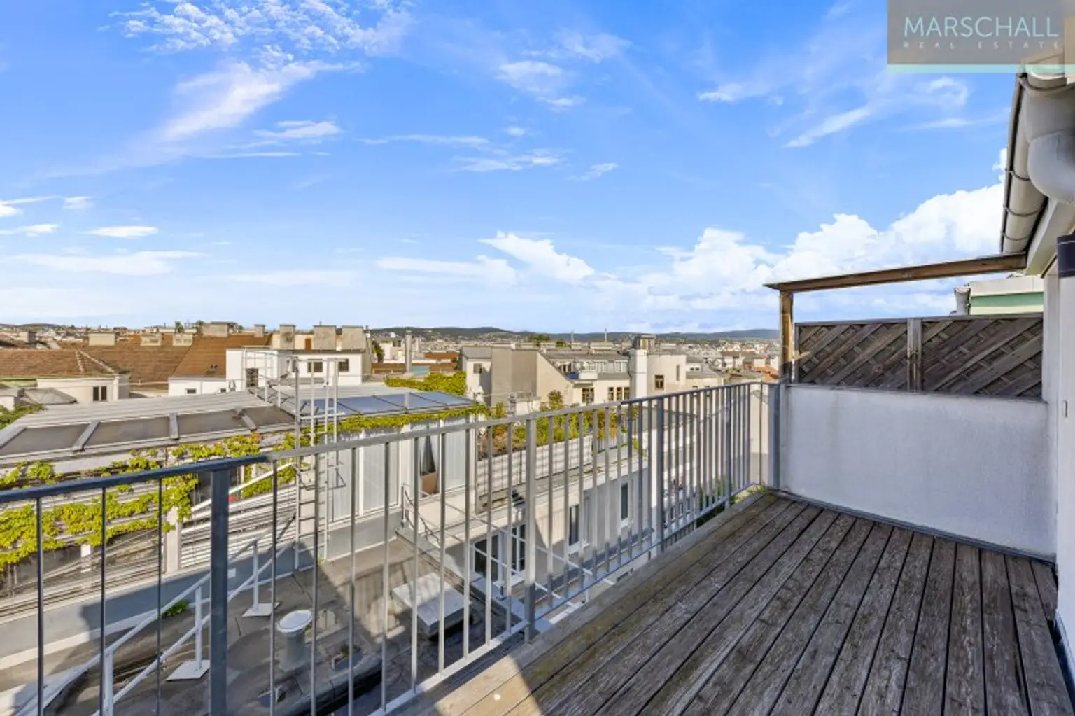 Helle 4-Zimmer-Dachgeschosswohnung mit traumhaftem Fernblick im 7. Bezirk