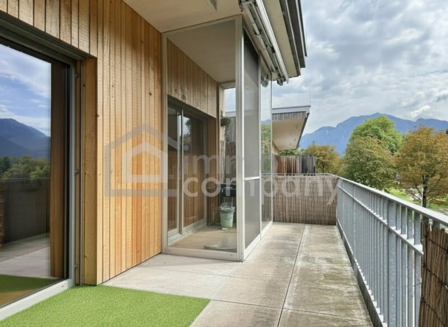 Wohnung mit Seeblick, Loggia in Unterach am Attersee! Nur wenige Schritte zum See!