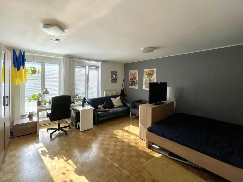 Ab November: Zentrale 4,5-Zimmer-Mietwohnung mit Balkon und Loggia