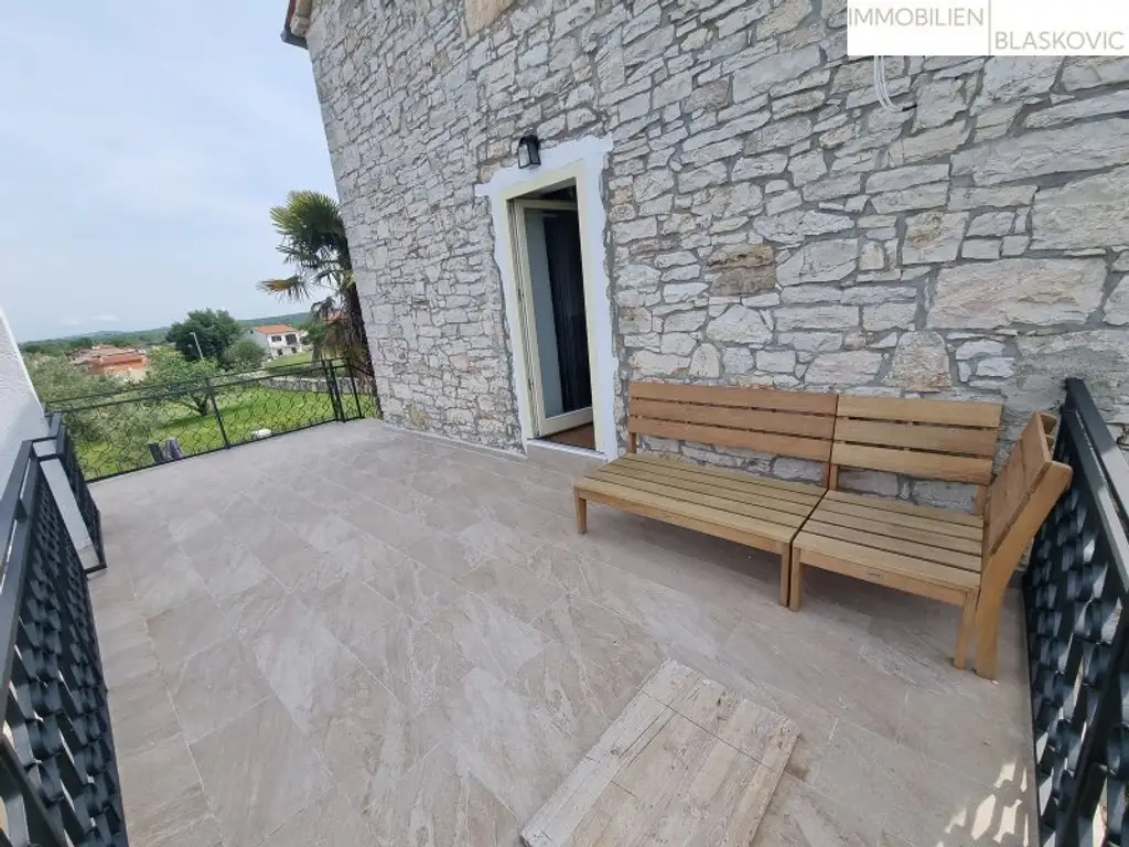 Juwel - Restauriertes Steinhaus mit Pool und Meerblick