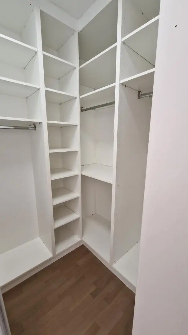 Kleiderschrank Erdgeschoss