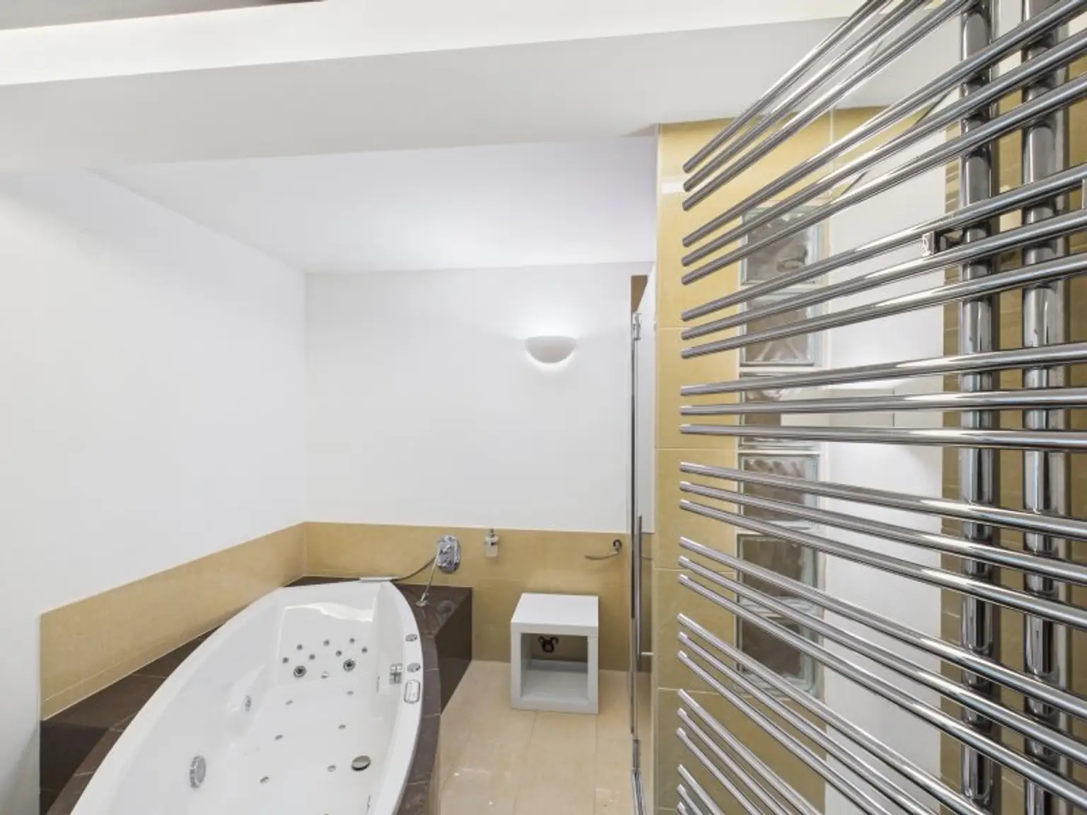 Moderne 2-Zimmer-Wohnung im Herzen von Baden- Jetzt entdecken!