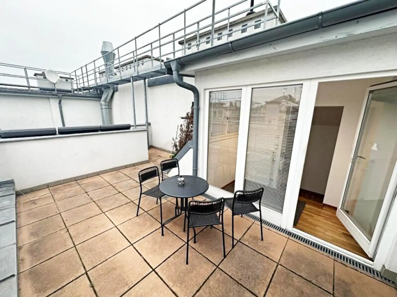 STAATSOPER-BLICK, klimatisiertes 110 m2 Dachgeschoss mit 20 m2 Terrasse, 3 Zimmer, Extraküche, 2 Bäder, Möblierung möglich