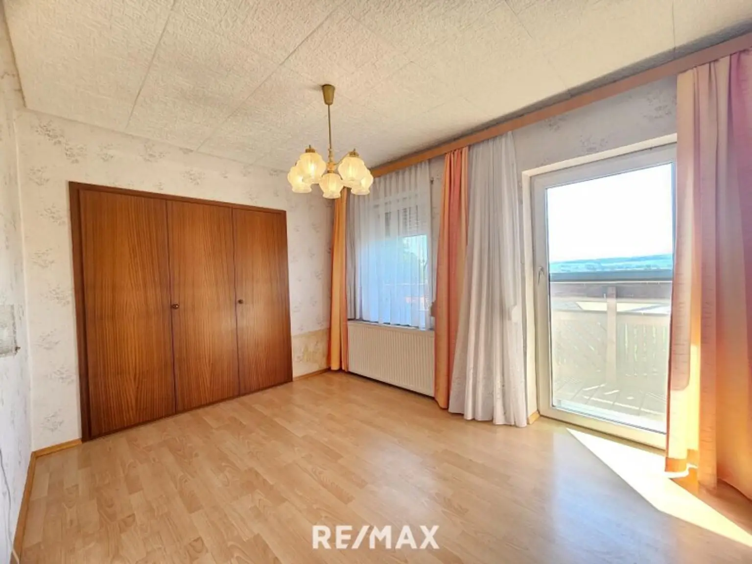 Schlafzimmer OG mit Balkonzugang