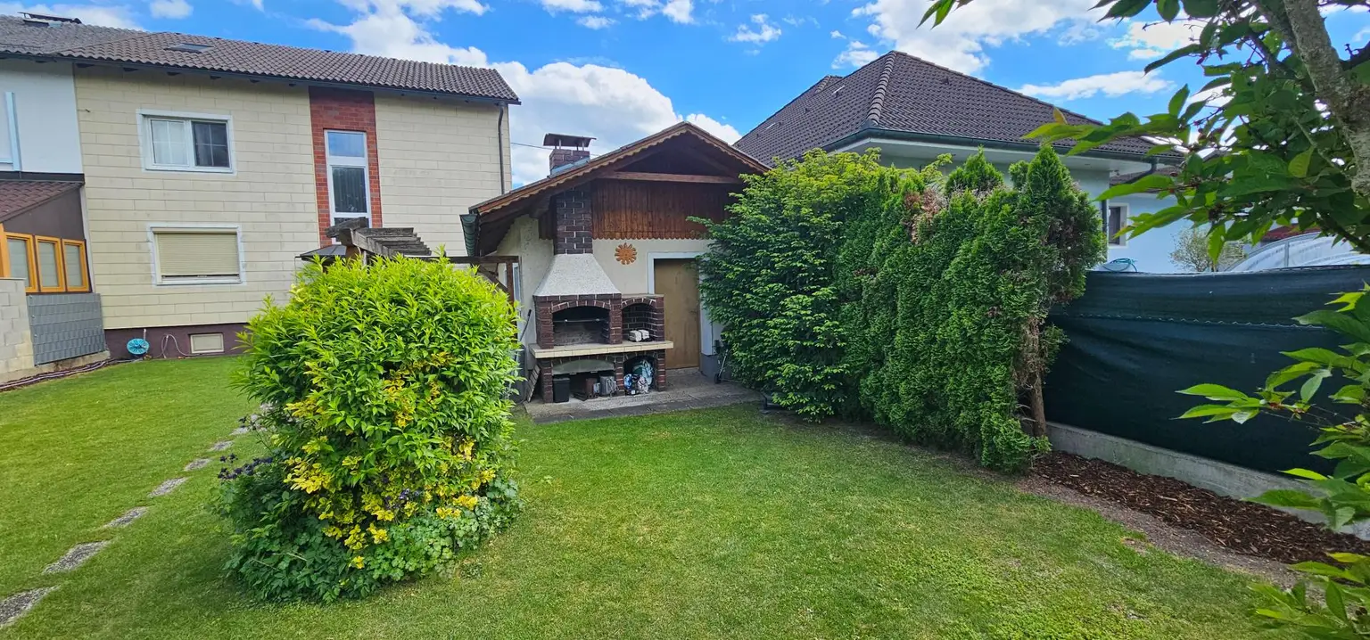 Haus mit Garage von Nord-West