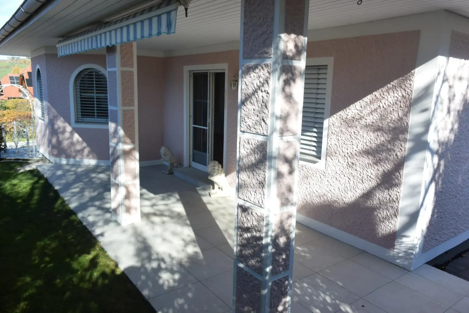 Schöner, sehr gepflegter Bungalow