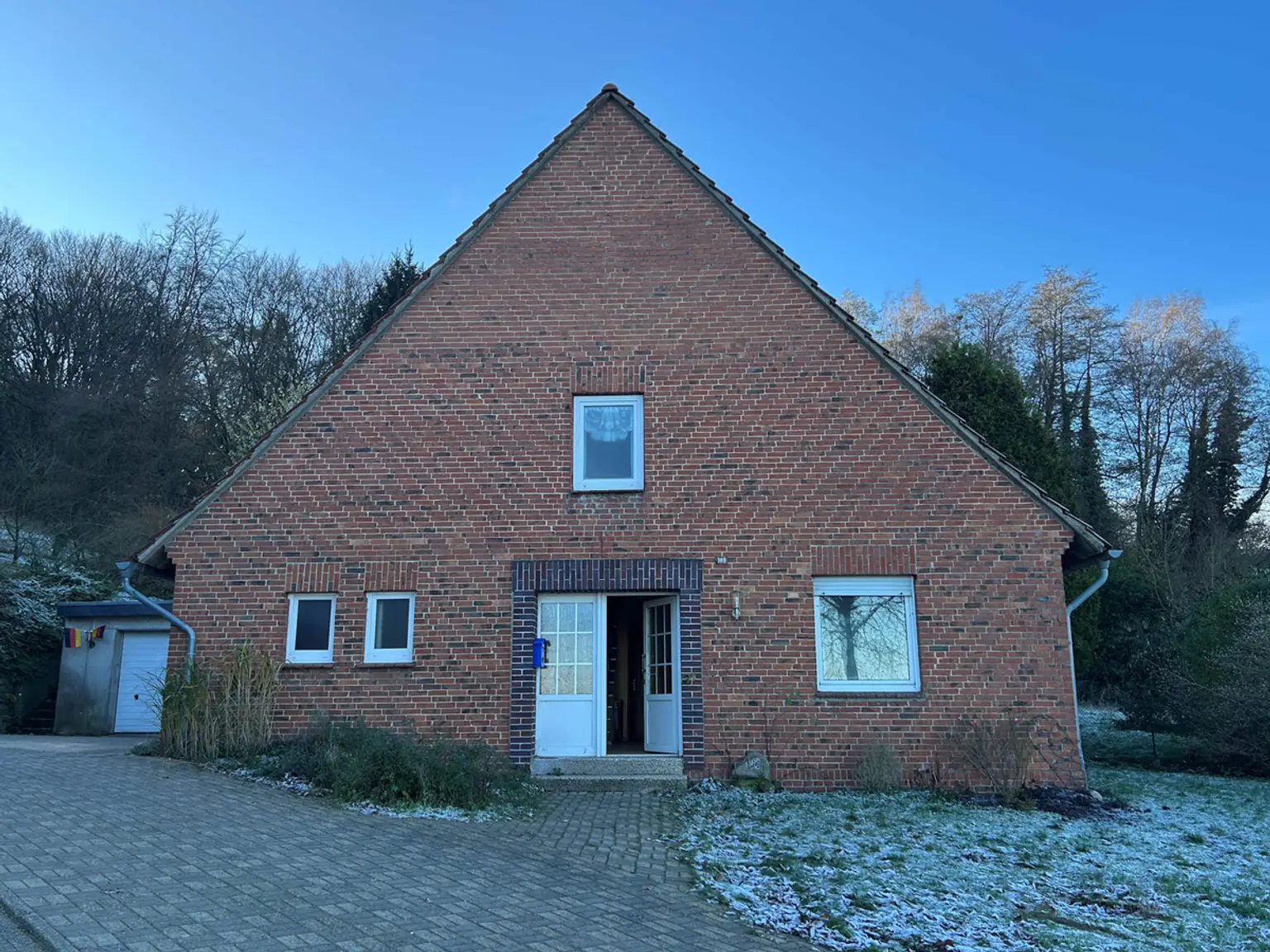 Der Ost Giebel mit dem Haupteingang