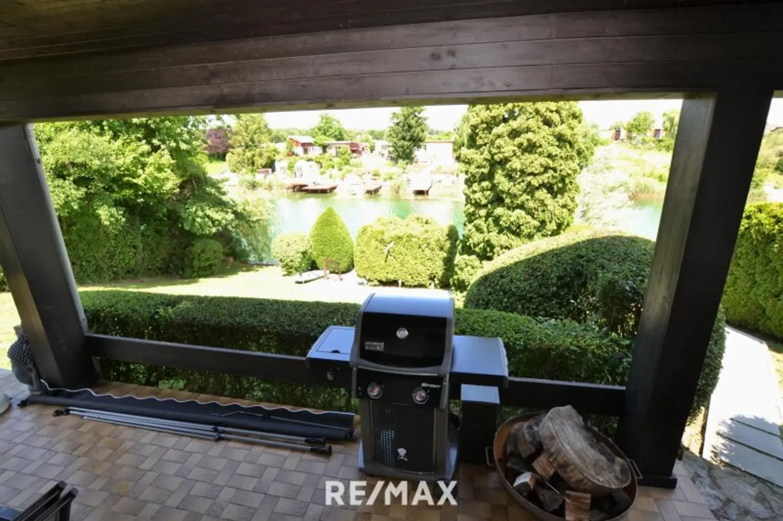 Terrasse mit Grillplatz