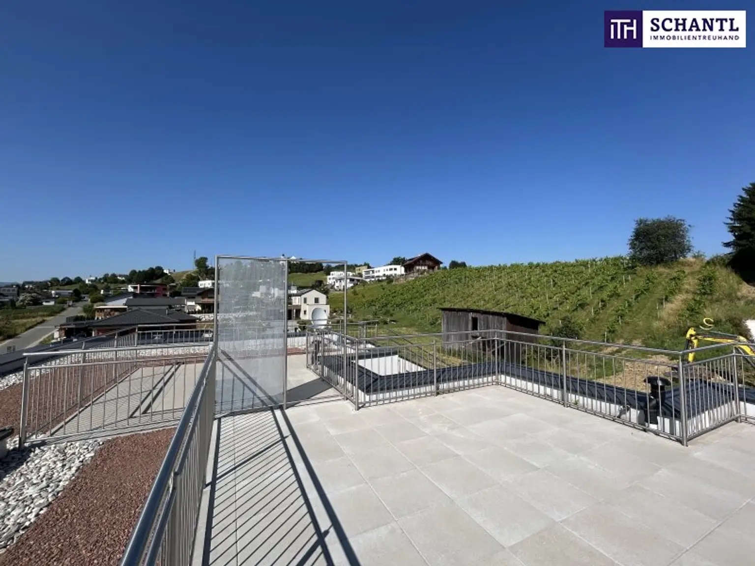 Modernes DOPPELHAUS mitten in den West-Steirischen WEINBERGEN - mit DOPPELGARAGE, GARTEN, TERRASSE & DACHTERRASSE!