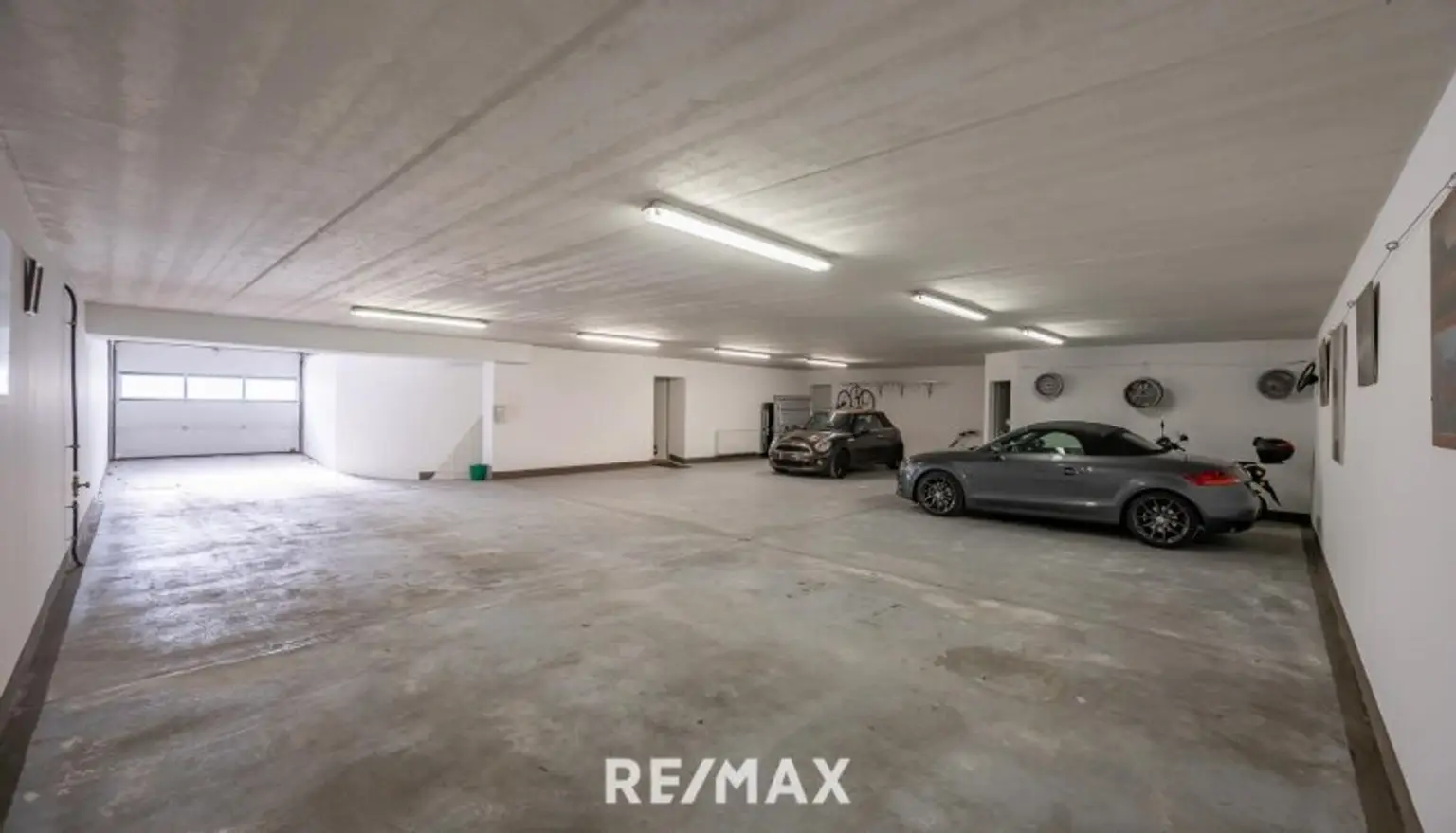 Elegante Villa im Landhausstil mit Riesengarage