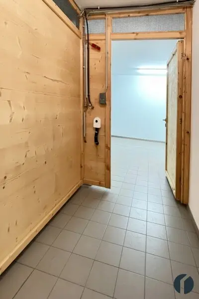 Kellerabteil mit Waschmaschinenanschluss