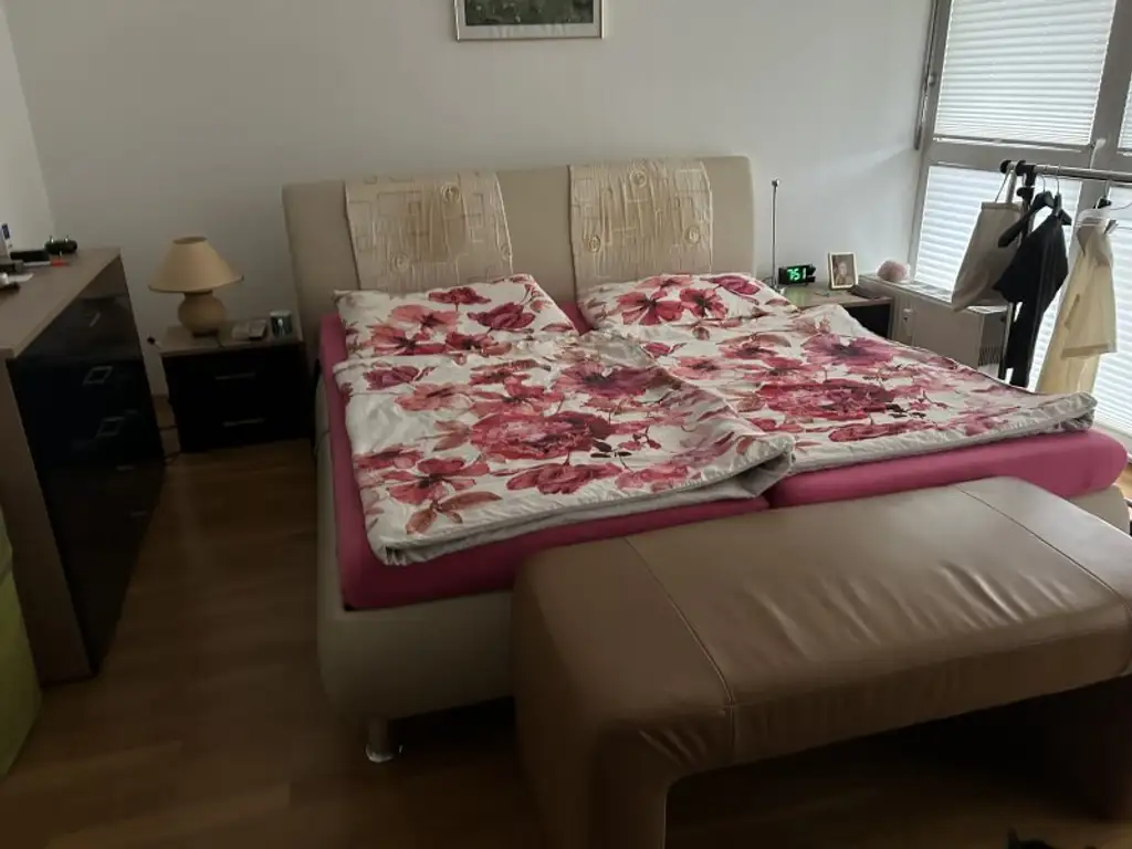 Schöne, sonnige Maisonette 3-Zimmer-Wohnung mit großer Dachterrasse sowie 2 Balkonen und 2 PKW-Abstellplätzen in Salzachnähe/Josefiau zu verkaufen