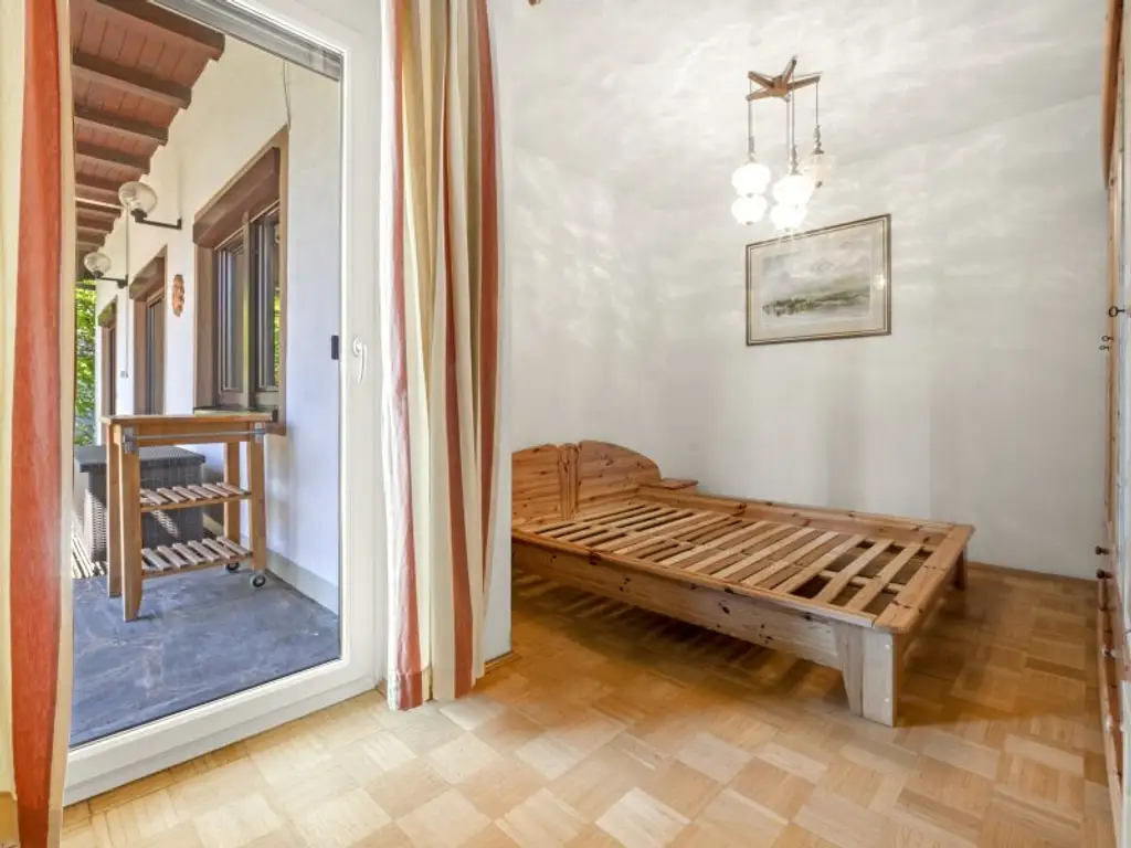 Schöner, gepflegter 270m² Bungalow mit 2 Wohnungen und 1.318m² Grund in Viktring in ruhiger sonniger Aussichtslage!