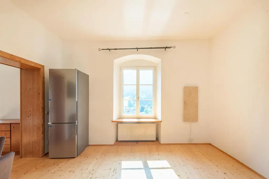 Zwei besondere Wohnungen in historischem Gebäude - 178 m² und 49 m² im Zentrum von Scharnstein mit schönem Ausblick und Garage!