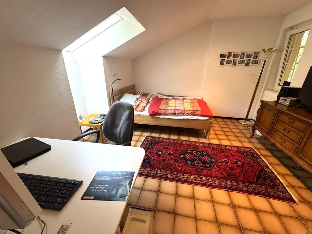 Großzügiges Einfamilienhaus mit Pool, Wintergarten und Doppelgarage mitten im Grünen!