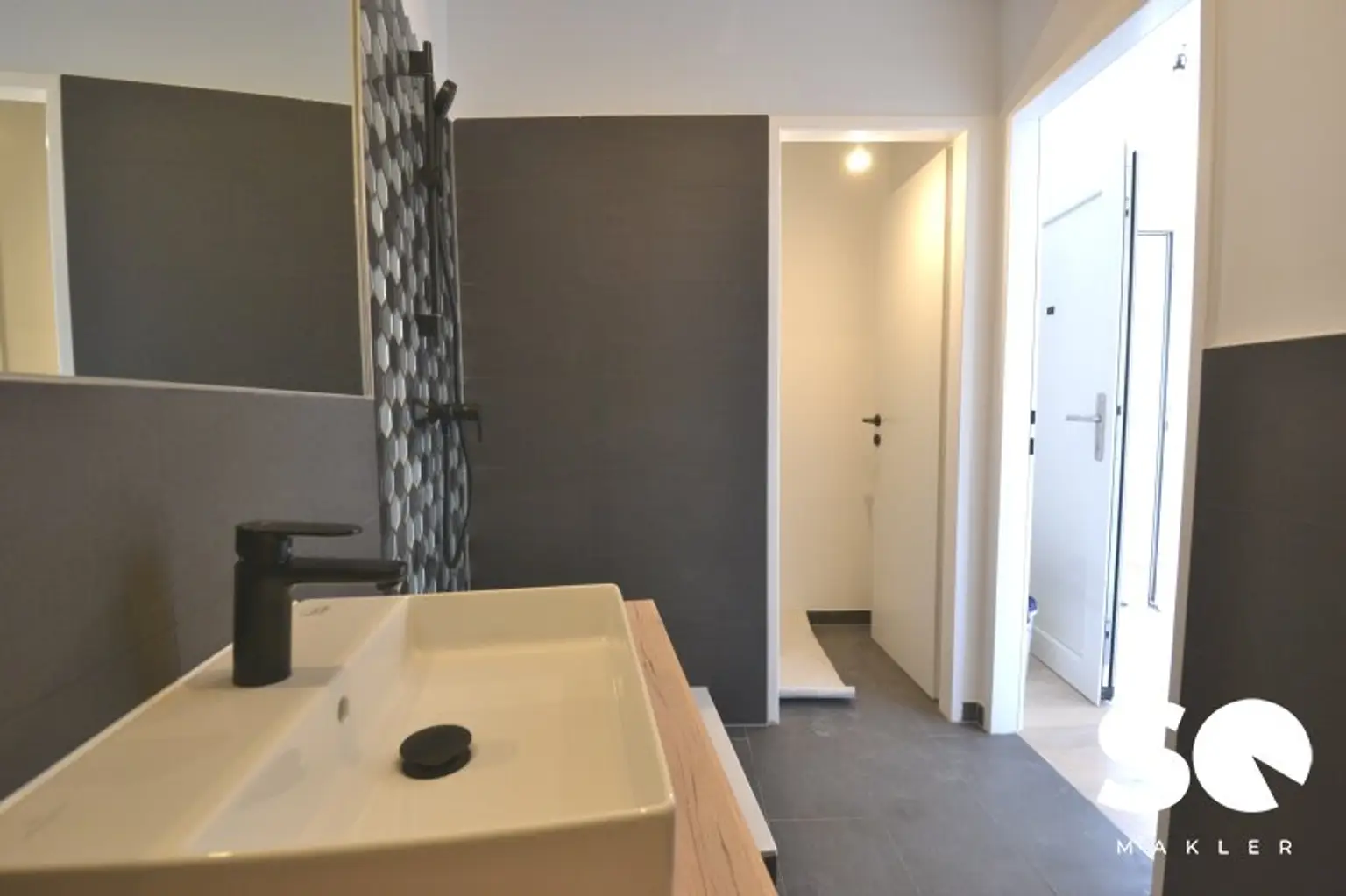 #SQ - STILVOLLE DG-WOHNUNG MIT SONNIGER TERRASSE BEIM AUGARTEN (GAUßPLATZ) & NÄHE DONAUKANAL (U4)