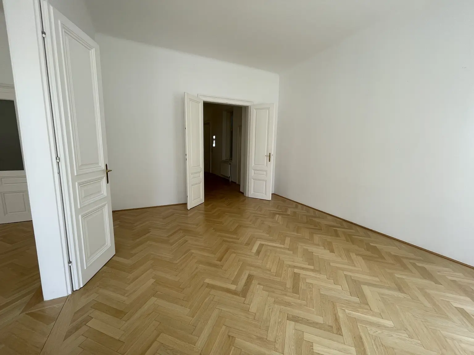 Top-Lage beim Stephansplatz: Ansprechende, charmante Altbauwohnung im stilvollen Haus