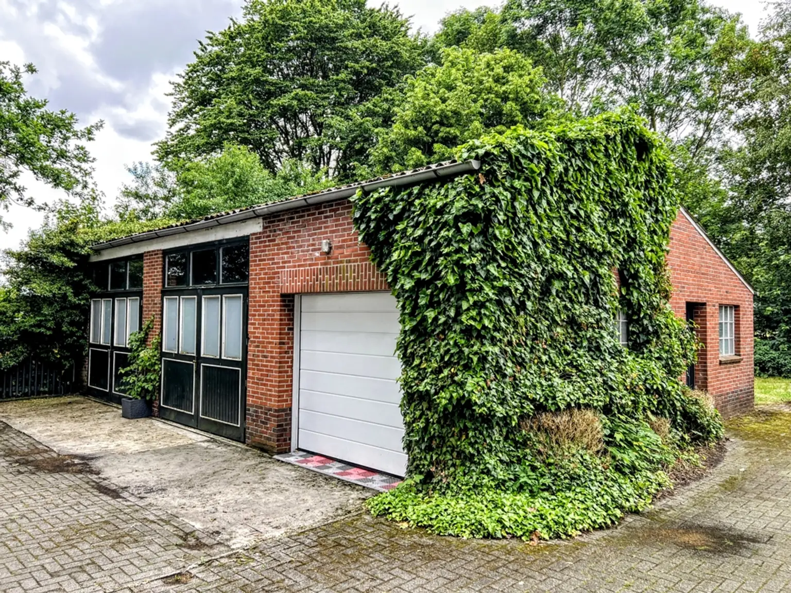 Ein Zuhause, das Raum für alles lässt! Wohnhaus mit angrenzender Halle!