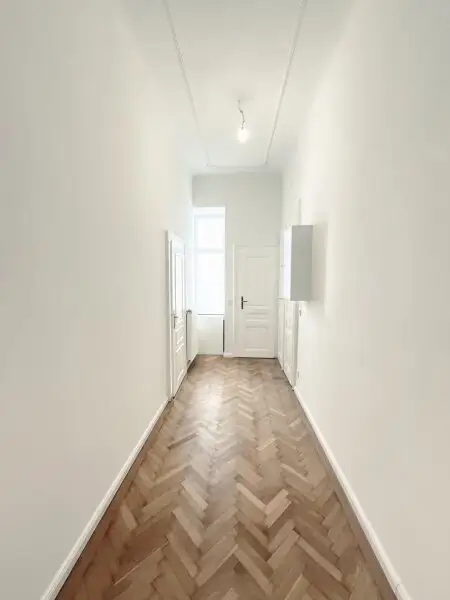 Wohnung in Wiener Bestlage | Frisch Saniert - in Erstbezugszustand! | Völlige Ruhelage im Innenhof