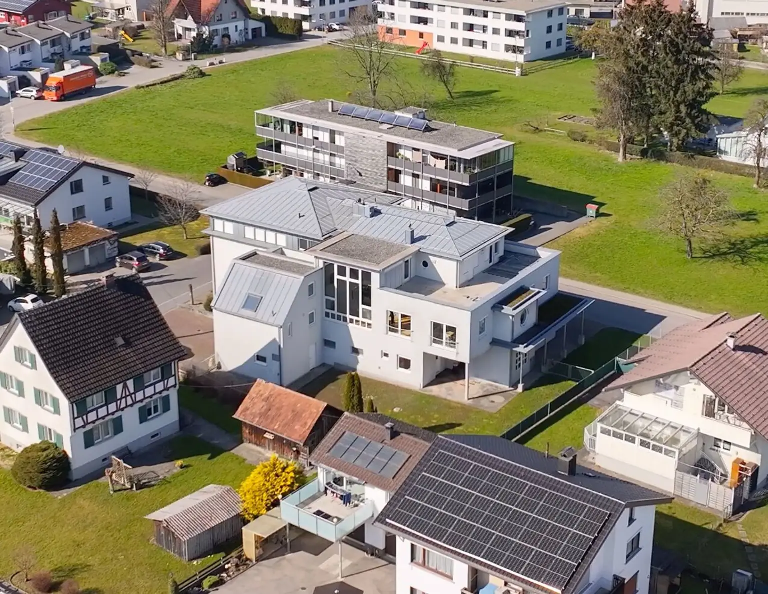 nur 2.465€/m2 Nutzfläche | Hard | Investitionspotential in gefragter Lage: Wohn- und Geschäftsgebäude mit 5 Einheiten