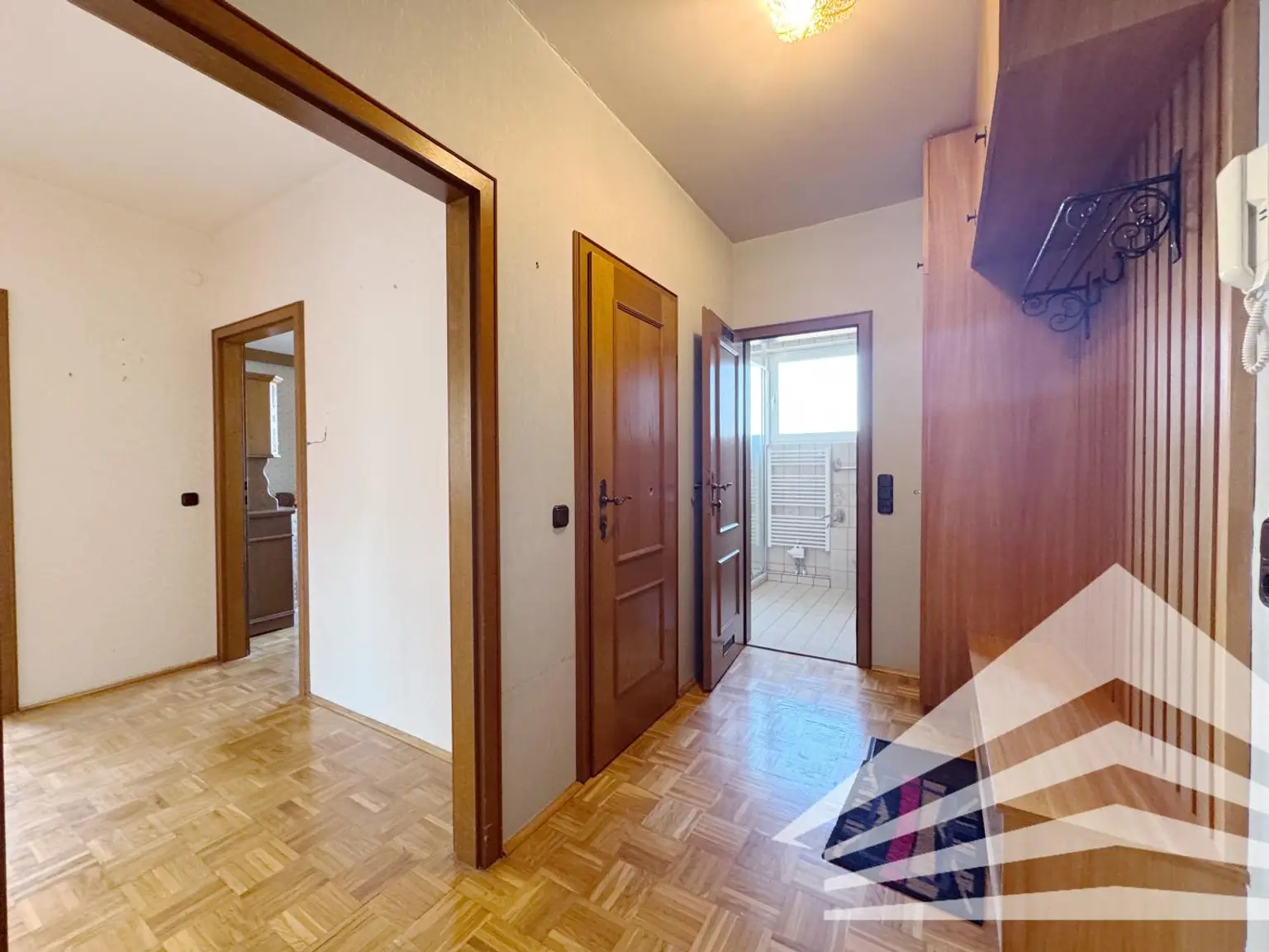 Gepflegte 4 Zimmerwohnung mit Garage und Balkon in bester Lage am Auberg
