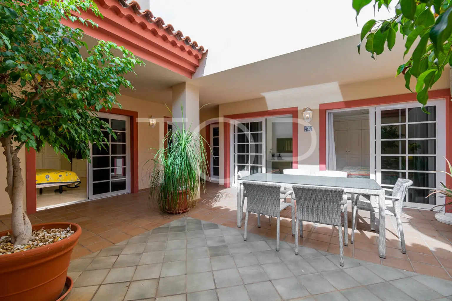 Geräumige Zwei-Zimmer-Wohnung in der exklusiven Gegend von El Duque, Costa Adeje