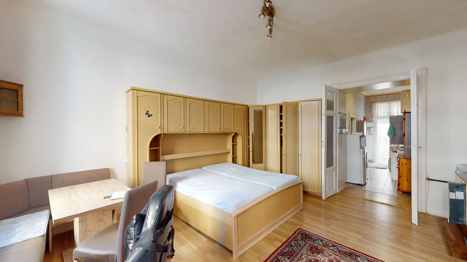 Sanierungsbedürftige Altbauwohnung I Kolonitzplatz