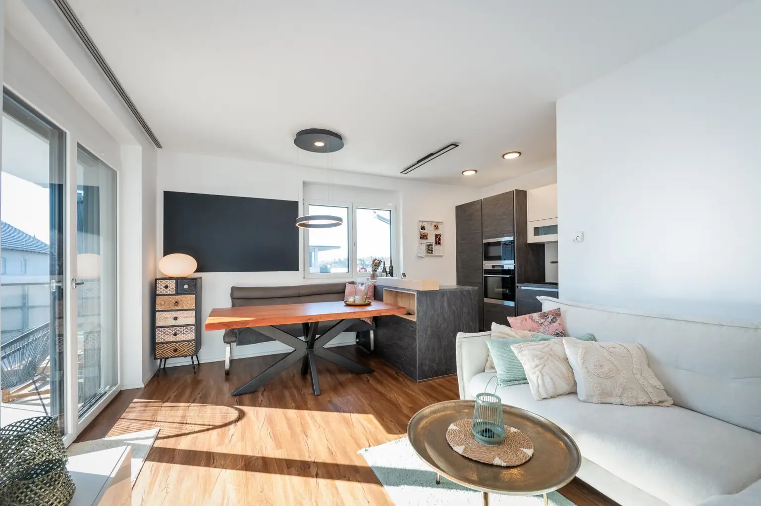 3-Zimmer-Dachterrassentraum inklusive 2 Carports