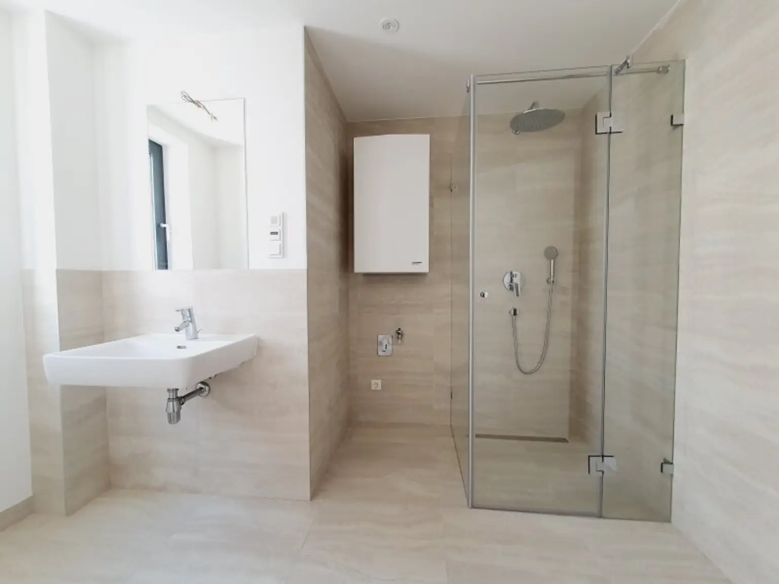 ERSTBEZUG - Sonnige Dachmaisonette mit 45m² Terrasse beim Hoffmann Platz
