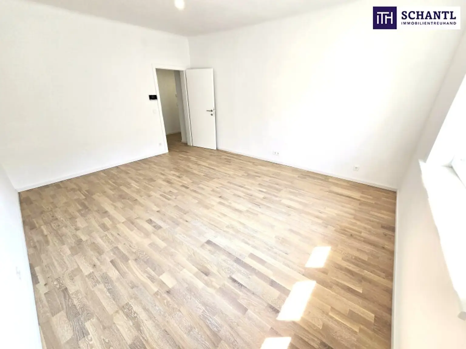 Grün soweit das Auge reicht - Ihr Ruhepol im 18.Bezirk! TOP saniert + Hofseitiger Balkon + Viel Grün + Viel Lebensqualität + Absolute Ruhelage + Ideale Raumaufteilung! Besser geht´s nicht! Nicht lange zögern...